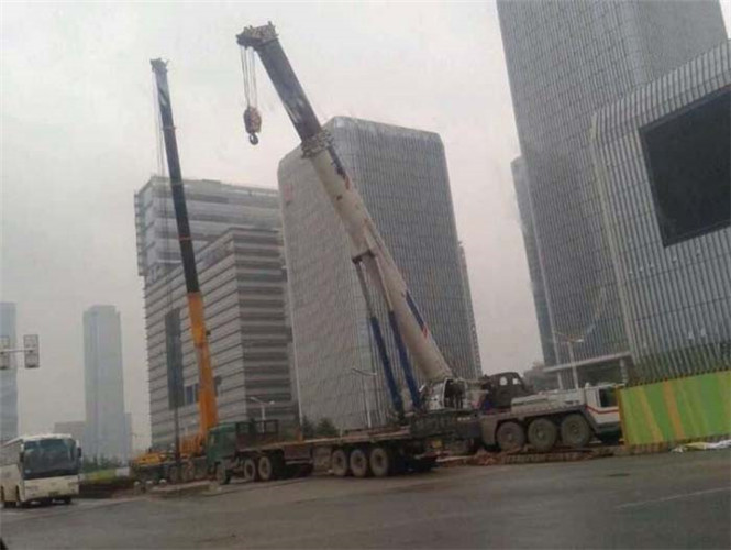路北区“自动找平”—— 吊车的 “平地神器” 技术